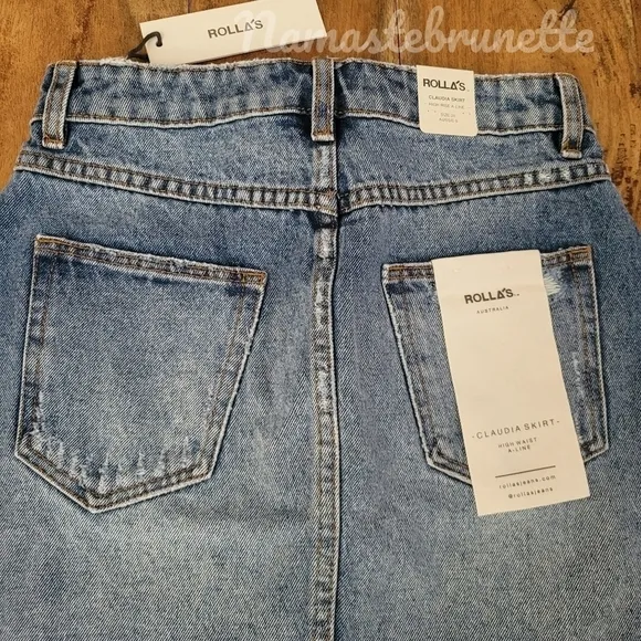 NWT $79 Rolla's Medium Wash Distressed Mini Skirt, Size 24
