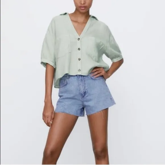 NWT ZARA HIGH RISE DENIM SHORTSMID-BLUE