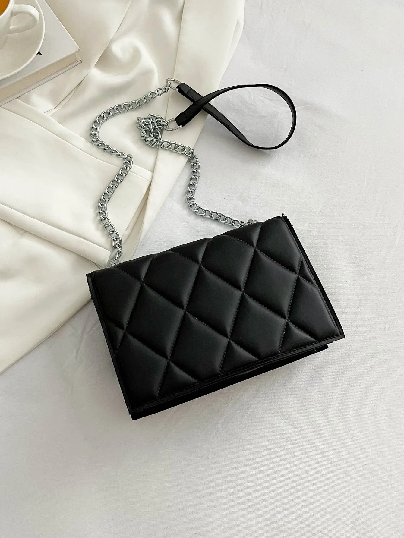 Quilted Detail Flap Chain Square Bag - 𝘚𝘚²³ - Black