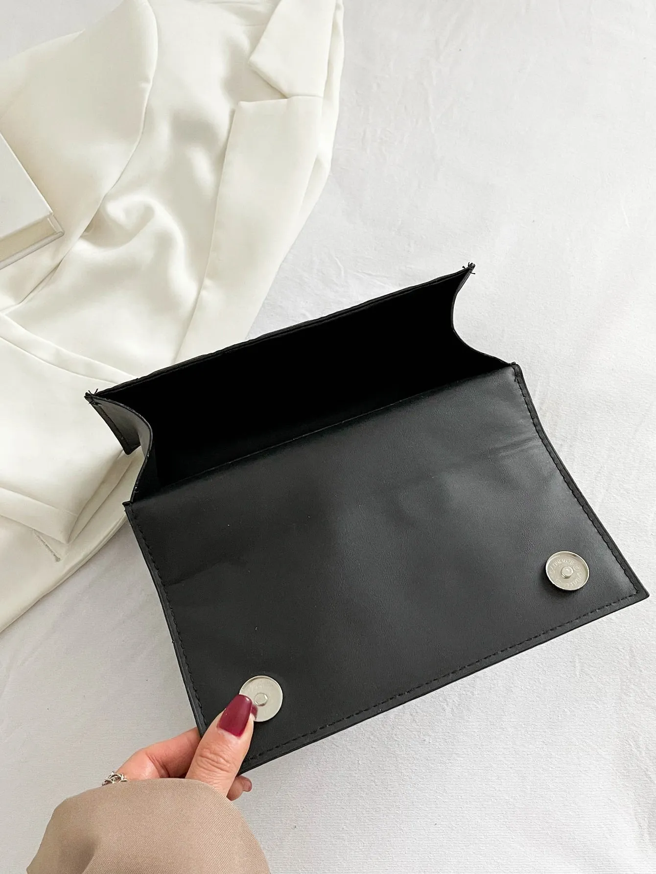 Quilted Detail Flap Chain Square Bag - 𝘚𝘚²³ - Black