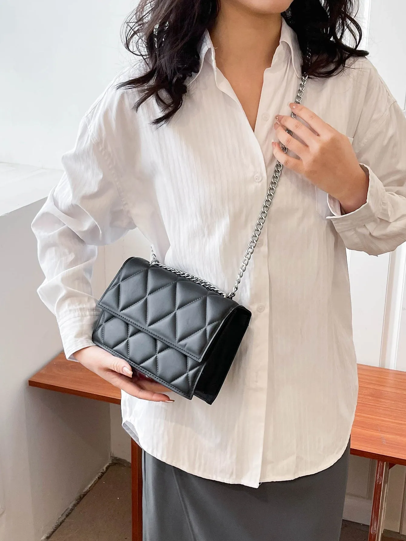 Quilted Detail Flap Chain Square Bag - 𝘚𝘚²³ - Black
