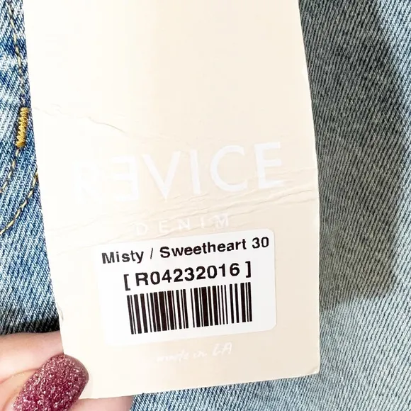 Revice Misty Sweetheart Button Fly Distressed High Rise Mom Jean Size 30