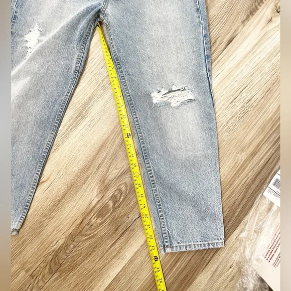 Revice Misty Sweetheart Button Fly Distressed High Rise Mom Jean Size 30