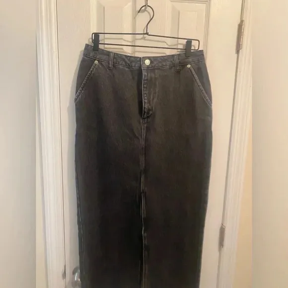 Slit detailed maxi denim skirt