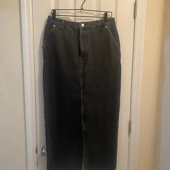 Slit detailed maxi denim skirt