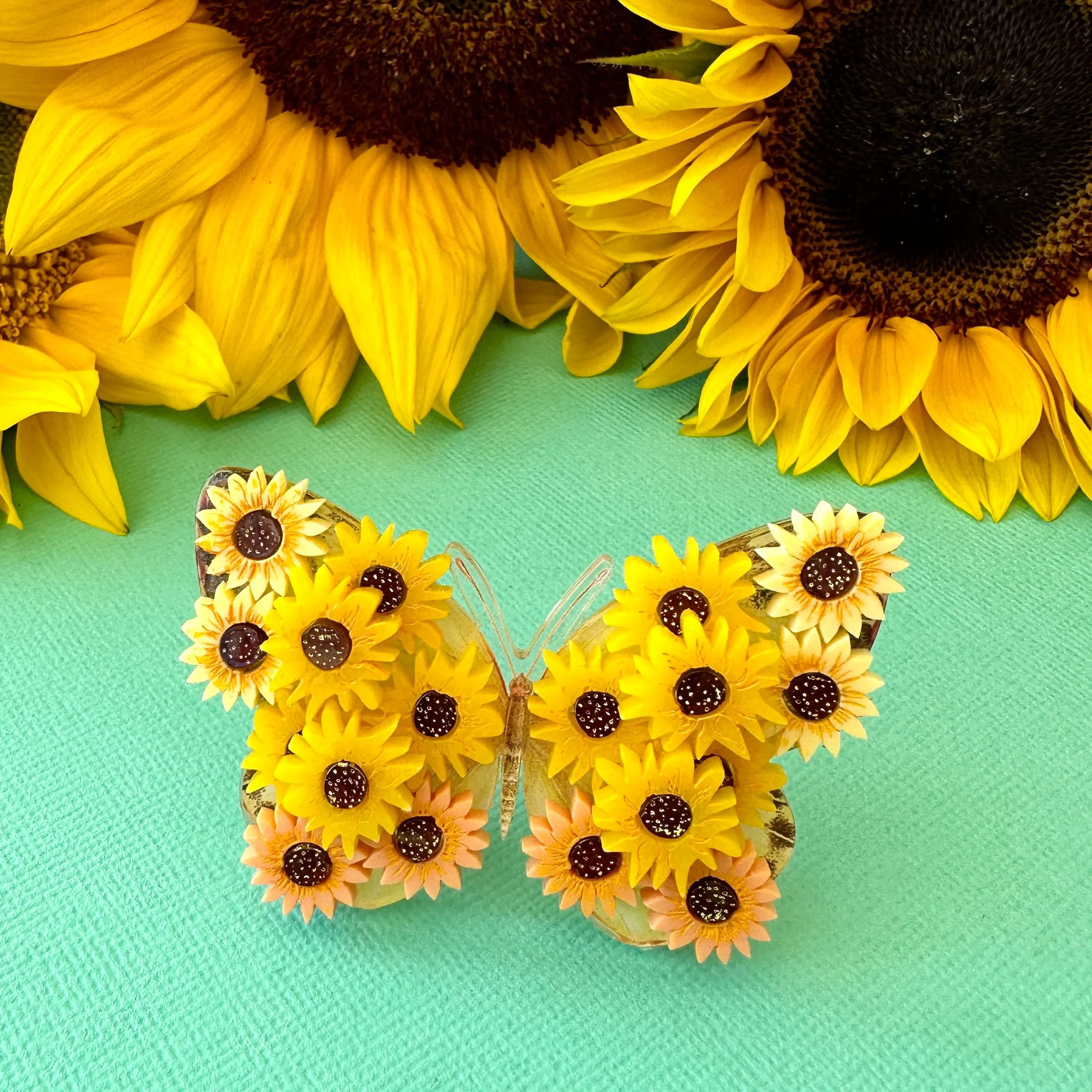 Sunflower butterfly 🌻 - brooch