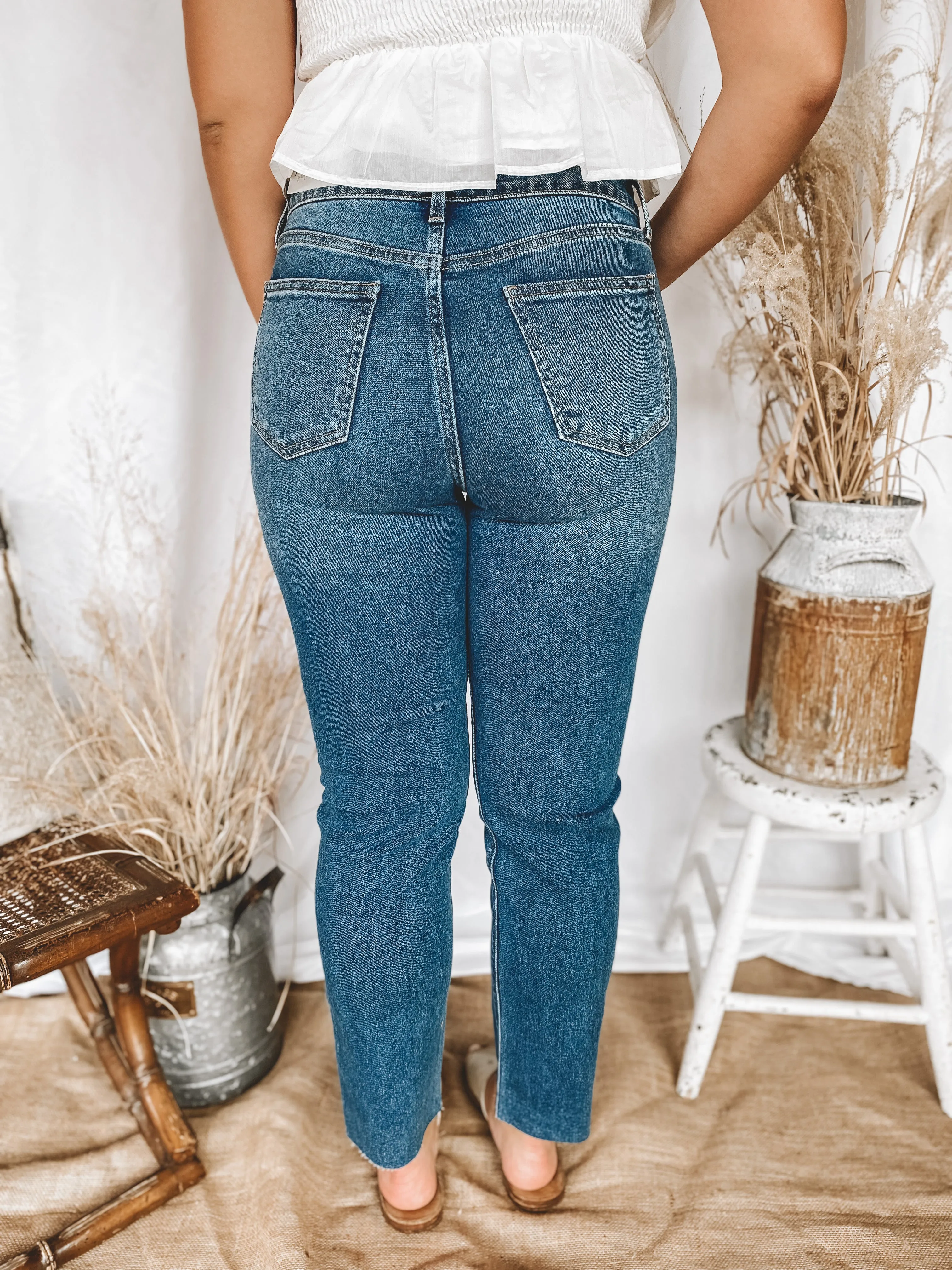 THE SLENDER STRAIGHT JEAN
