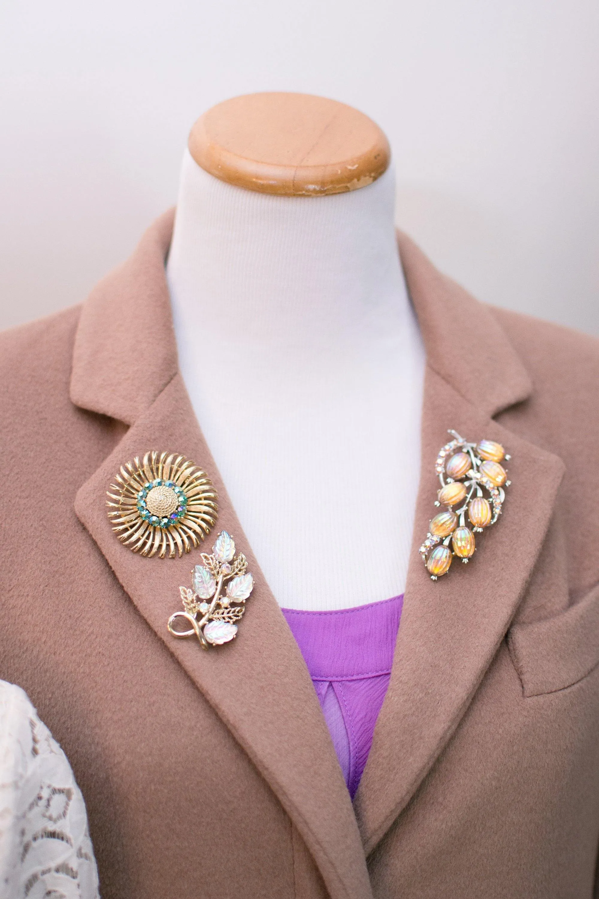 Vintage 1950s Coro Pressed Gold Iridescent Glass Brooch