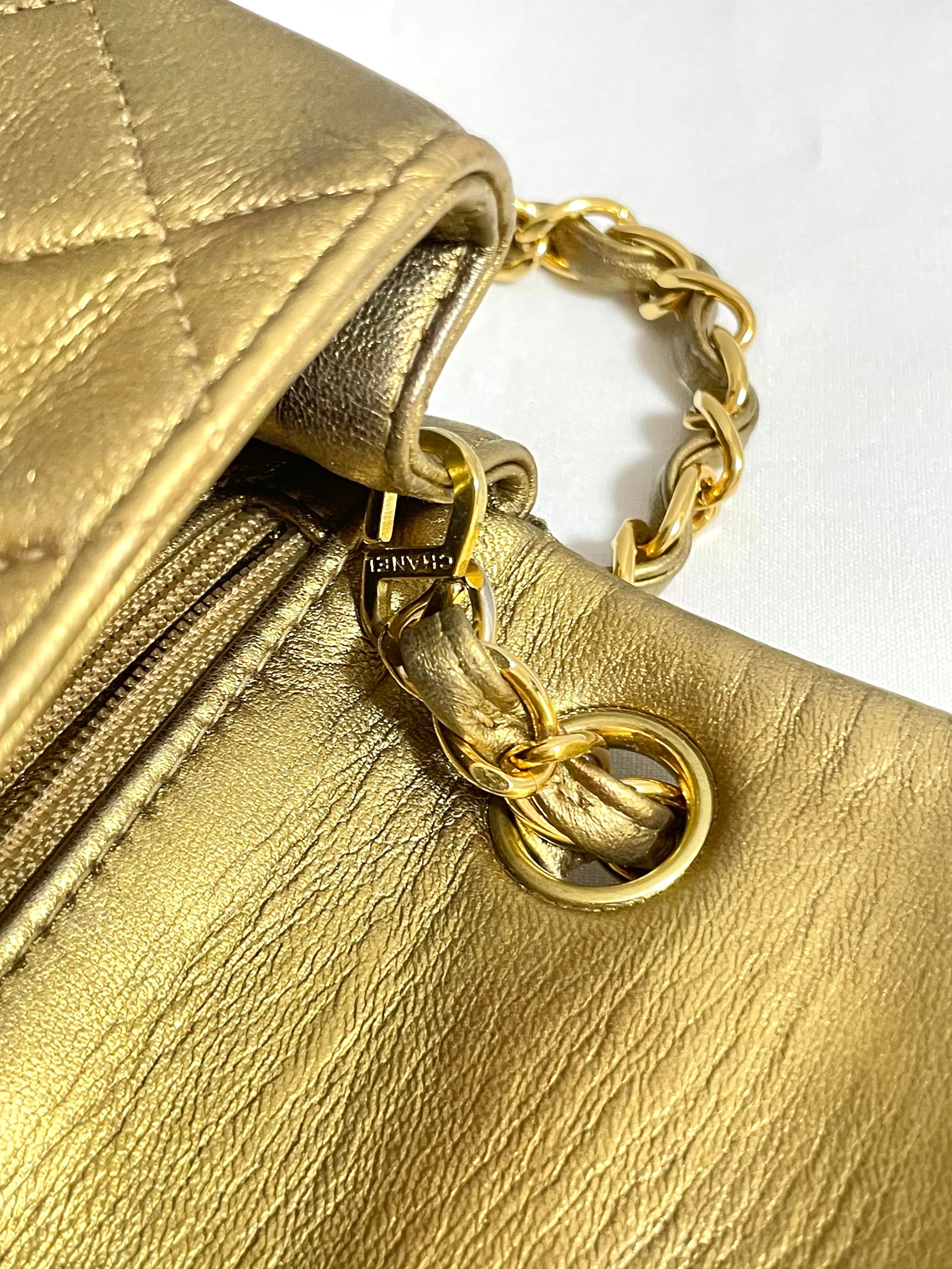 Vintage CHANEL golden lambskin flap chain shoulder bag, classic 2.55 mini purse with gold tone CC closure. 0409052
