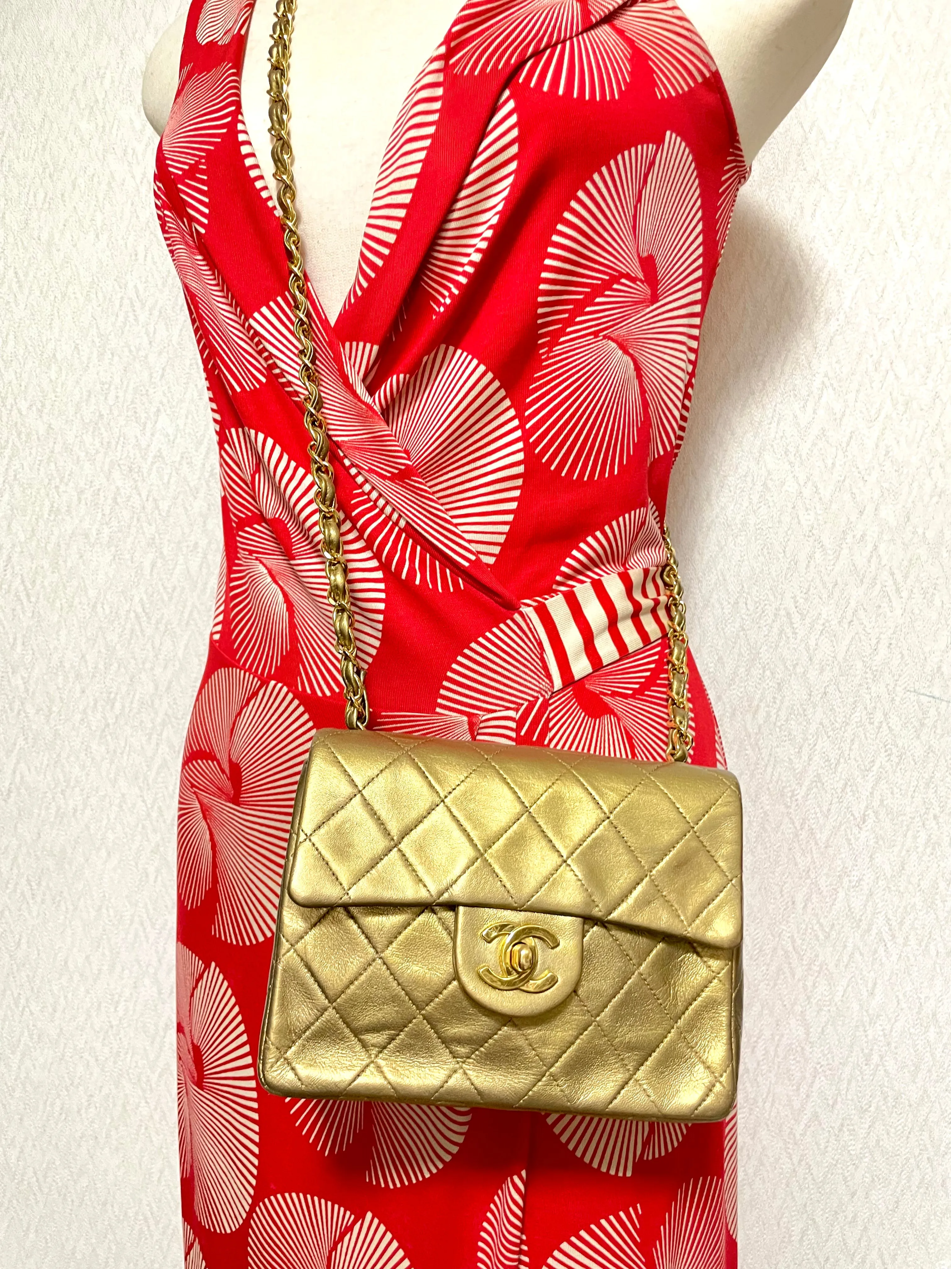 Vintage CHANEL golden lambskin flap chain shoulder bag, classic 2.55 mini purse with gold tone CC closure. 0409052