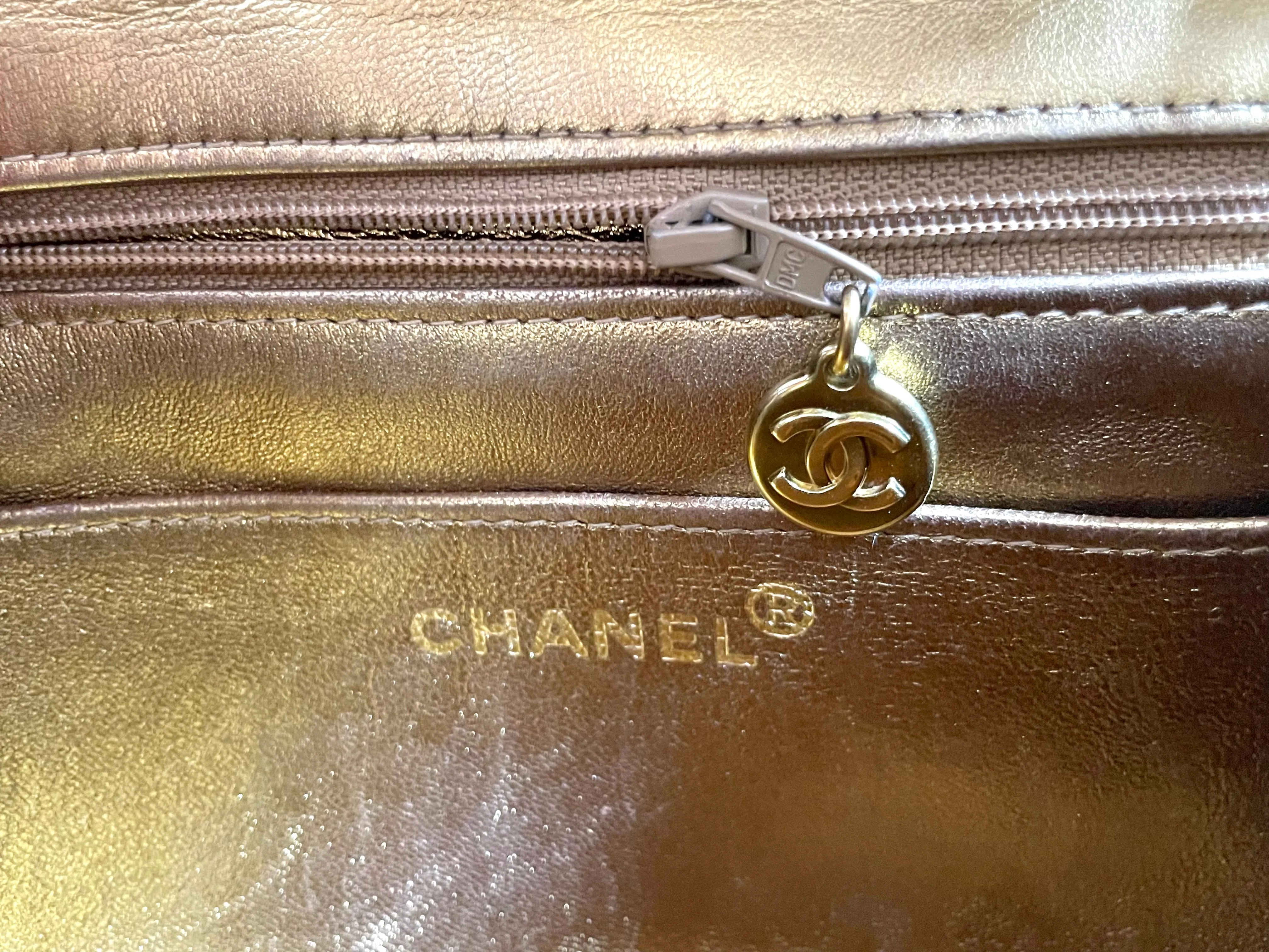 Vintage CHANEL golden lambskin flap chain shoulder bag, classic 2.55 mini purse with gold tone CC closure. 0409052