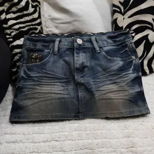 Y2K CLASSIC MICRO DENIM SKIRT SIZE 28
