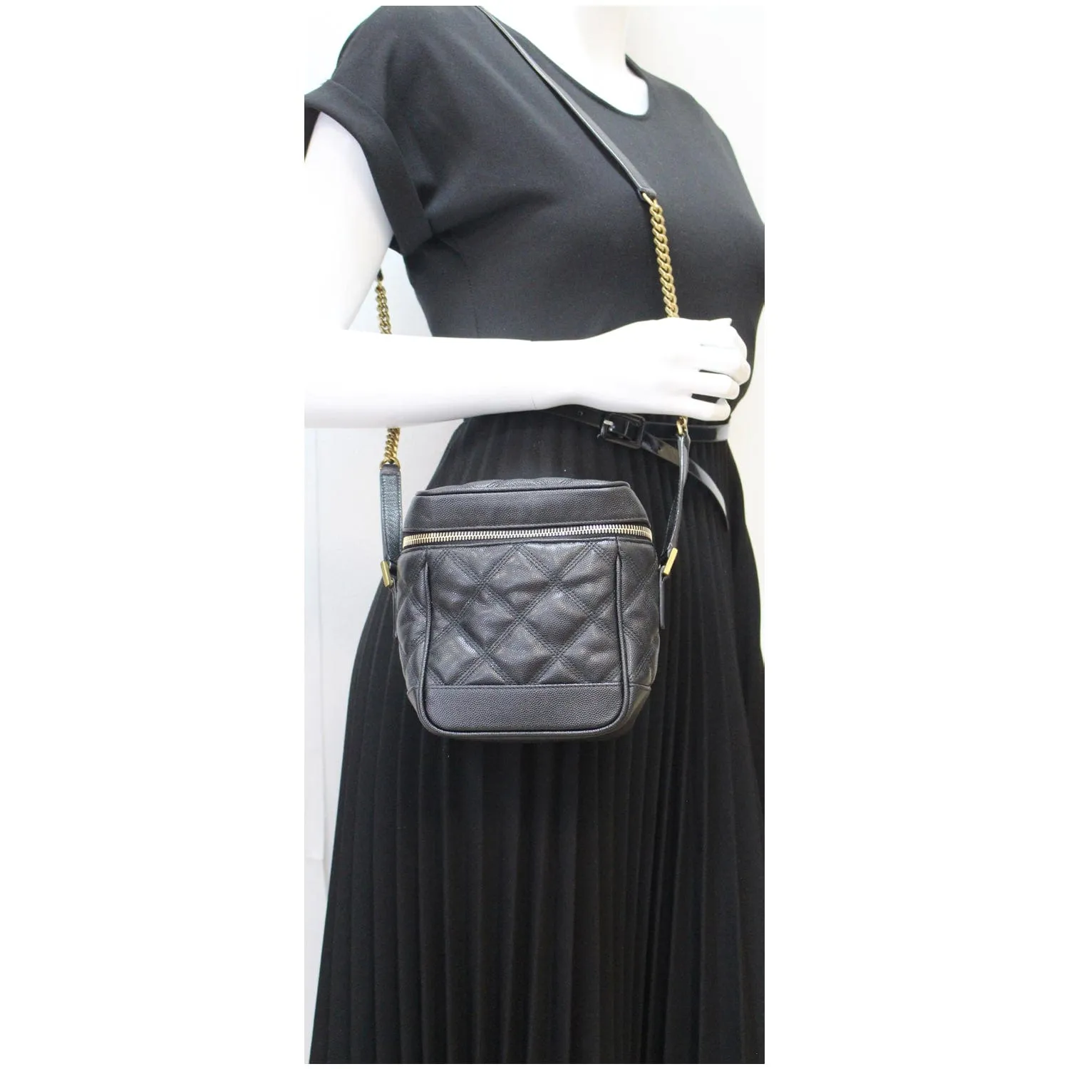YVES SAINT LAURENT 80's Vanity Quilted Grain De Poudre Leather Shoulder Bag Black